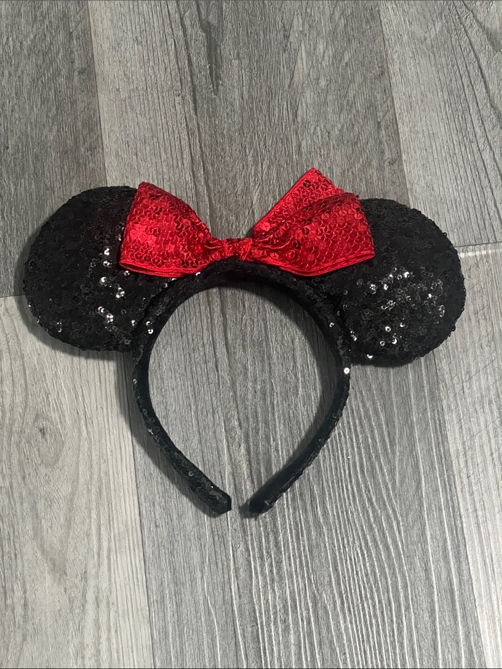 Disney Parks Minnie Mouse sequin ear headband / OS